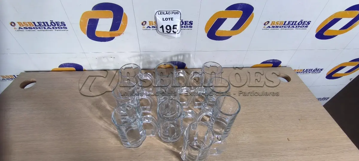 LOTE 195 - 10 CANECAS DE VIDRO PARA CHOPP. (NO ESTADO) ATENÇÃO! FAZER A VISITAÇÃO ANTES DE ARREMATAR, NÃO SABEMOS SE FUNCIONA. LEILÃO NÃO TEM GARANTIA E NEM DEVOLUÇÃO, SUJEITO A POSSÍVEIS AVARIAS VISÍVEIS/OCULTAS E/OU AUSÊNCIA DE COMPONENTES.