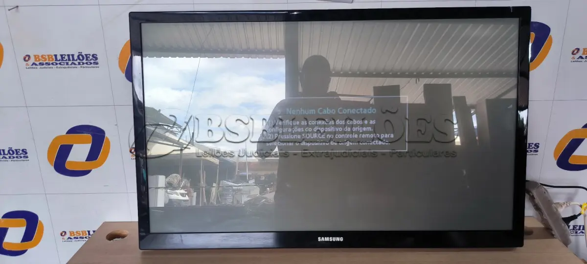 LOTE 162 - 01 TELEVISÃO PLASMA SAMSUNG 43” SEM CONTROLE. (NO ESTADO) ATENÇÃO! FAZER A VISITAÇÃO ANTES DE ARREMATAR, NÃO SABEMOS SE FUNCIONA. LEILÃO NÃO TEM GARANTIA E NEM DEVOLUÇÃO, SUJEITO A POSSÍVEIS AVARIAS VISÍVEIS/OCULTAS E/OU AUSÊNCIA DE COMPONENTES.