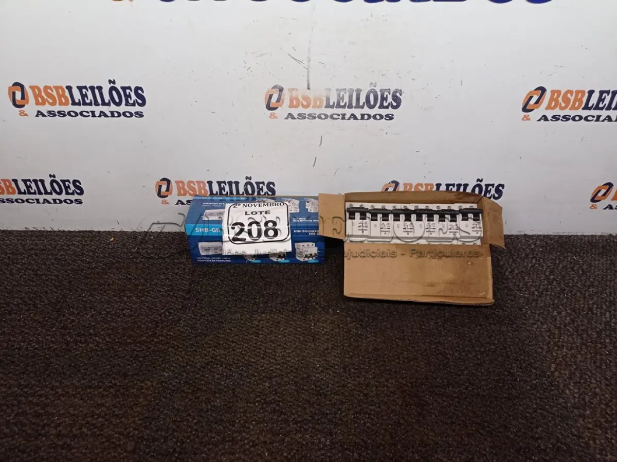 LOTE 208 - 02 CAIXAS DE DISJUNTORES C/12 UNIDADES MARCA SOPRANO(NOVO). (NO ESTADO) ATENÇÃO! FAZER A VISITAÇÃO ANTES DE ARREMATAR, NÃO SABEMOS SE FUNCIONA. LEILÃO NÃO TEM GARANTIA E NEM DEVOLUÇÃO, SUJEITO A POSSÍVEIS AVARIAS VISÍVEIS/OCULTAS E/OU AUSÊNCIA DE COMPONENTES.