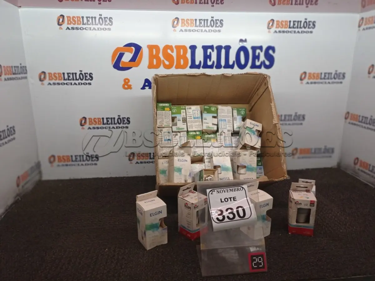 LOTE 330 - 01 CAIXA C/APROXIMADAMENTE 30 LÂMPADAS MODELOS DIVERSOS. (NOVO). (NO ESTADO) ATENÇÃO! FAZER A VISITAÇÃO ANTES DE ARREMATAR, NÃO SABEMOS SE FUNCIONA. LEILÃO NÃO TEM GARANTIA E NEM DEVOLUÇÃO, SUJEITO A POSSÍVEIS AVARIAS VISÍVEIS/OCULTAS E/OU AUSÊNCIA DE COMPONENTES.
