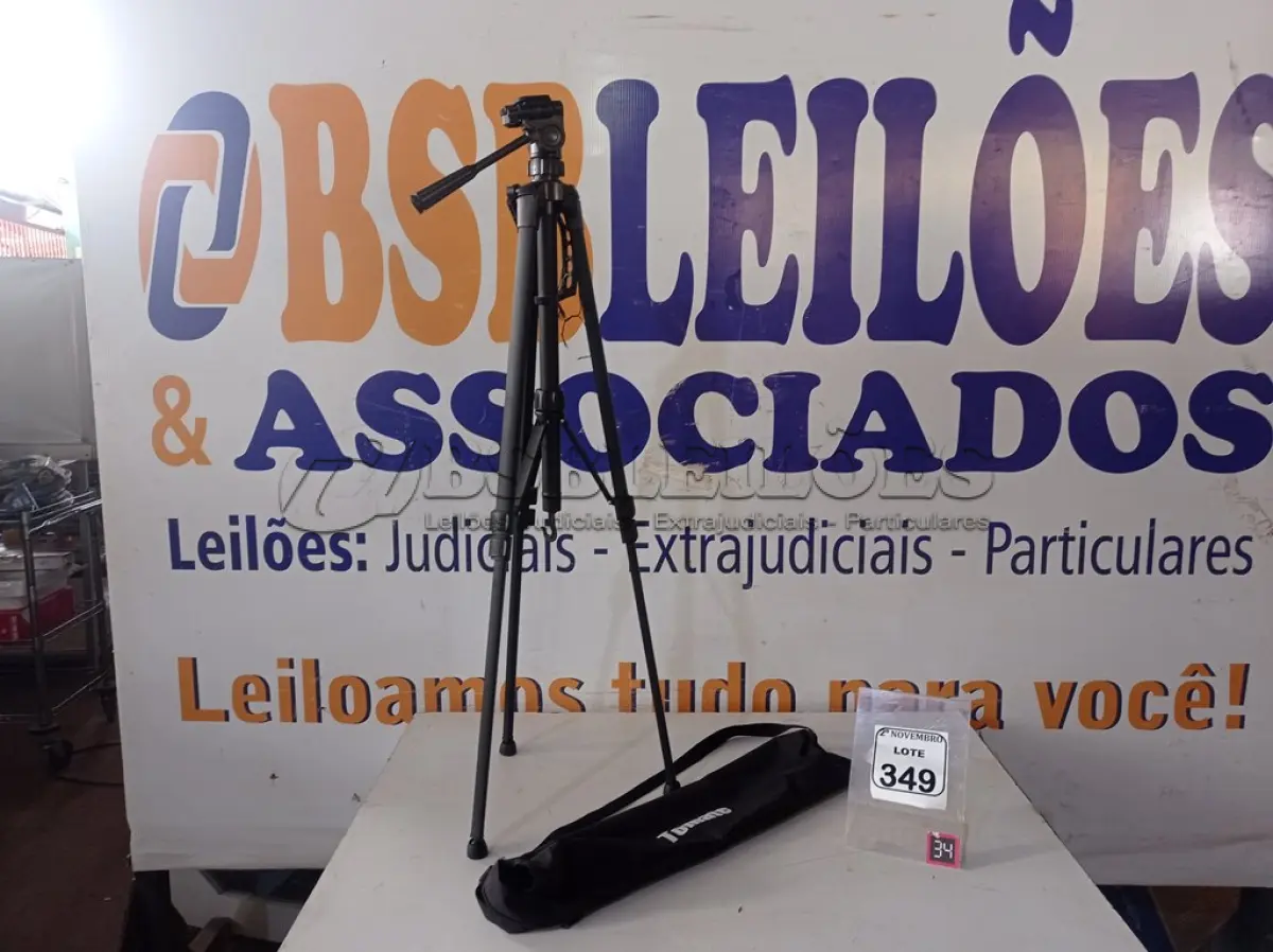 LOTE 349 - 01 TRIPÉ P/ CÂMERA FOTOGRÁFICA MARCA TOMATE. (NO ESTADO) ATENÇÃO! FAZER A VISITAÇÃO ANTES DE ARREMATAR, NÃO SABEMOS SE FUNCIONA. LEILÃO NÃO TEM GARANTIA E NEM DEVOLUÇÃO, SUJEITO A POSSÍVEIS AVARIAS VISÍVEIS/OCULTAS E/OU AUSÊNCIA DE COMPONENTES.
