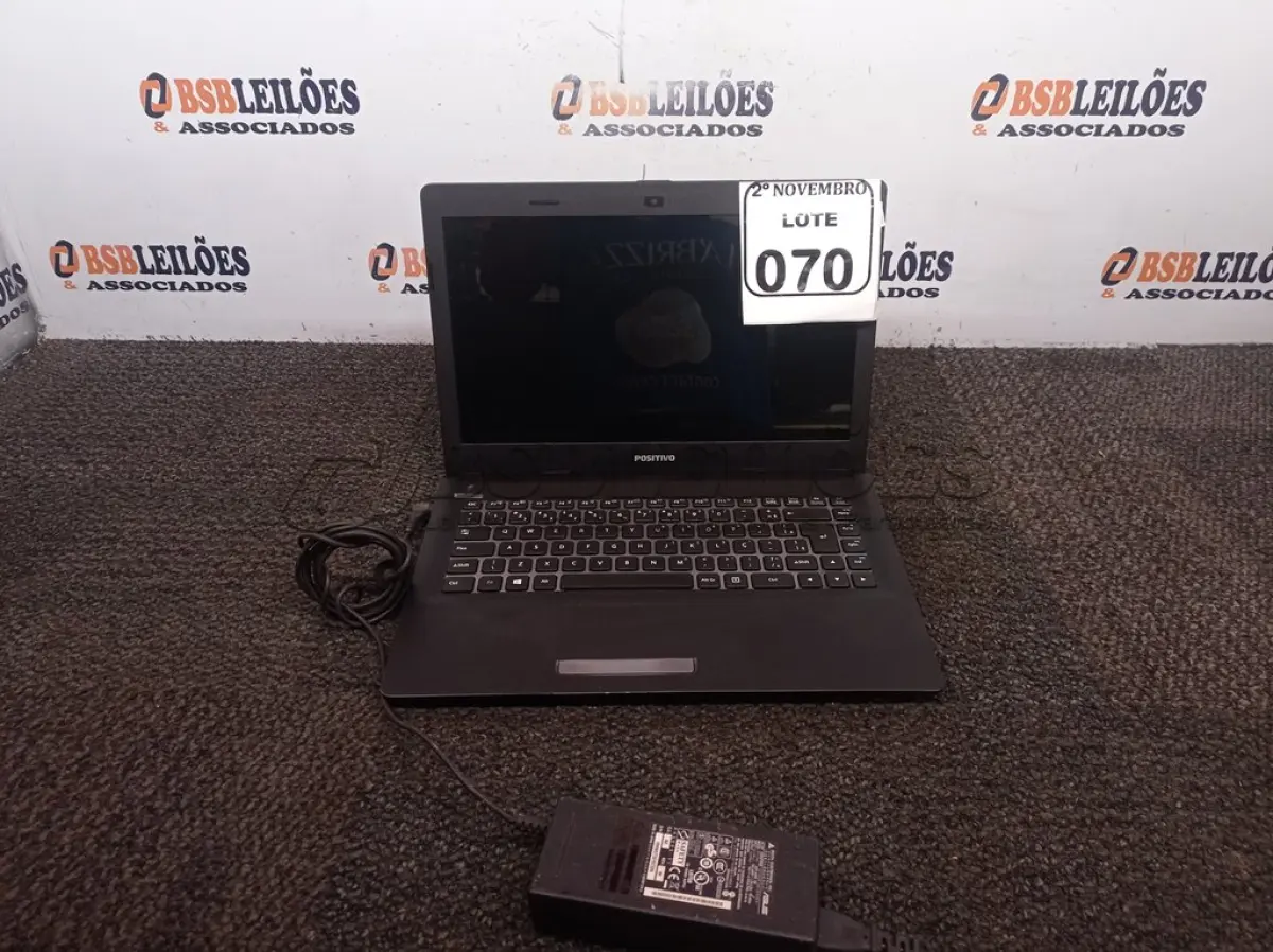 LOTE 070 - 01 NOTEBOOK MARCA POSITIVO. (NO ESTADO) ATENÇÃO! FAZER A VISITAÇÃO ANTES DE ARREMATAR, NÃO SABEMOS SE FUNCIONA. LEILÃO NÃO TEM GARANTIA E NEM DEVOLUÇÃO, SUJEITO A POSSÍVEIS AVARIAS VISÍVEIS/OCULTAS E/OU AUSÊNCIA DE COMPONENTES.