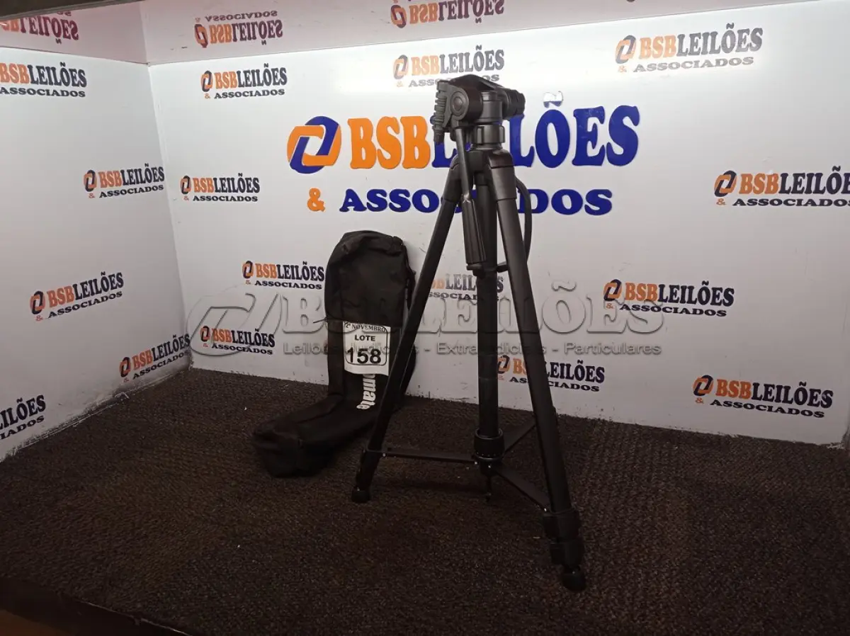 LOTE 158 - 01 TRIPÉ P/ CÂMERA FOTOGRÁFICA MARCA TOMATE. (NO ESTADO) ATENÇÃO! FAZER A VISITAÇÃO ANTES DE ARREMATAR, NÃO SABEMOS SE FUNCIONA. LEILÃO NÃO TEM GARANTIA E NEM DEVOLUÇÃO, SUJEITO A POSSÍVEIS AVARIAS VISÍVEIS/OCULTAS E/OU AUSÊNCIA DE COMPONENTES.