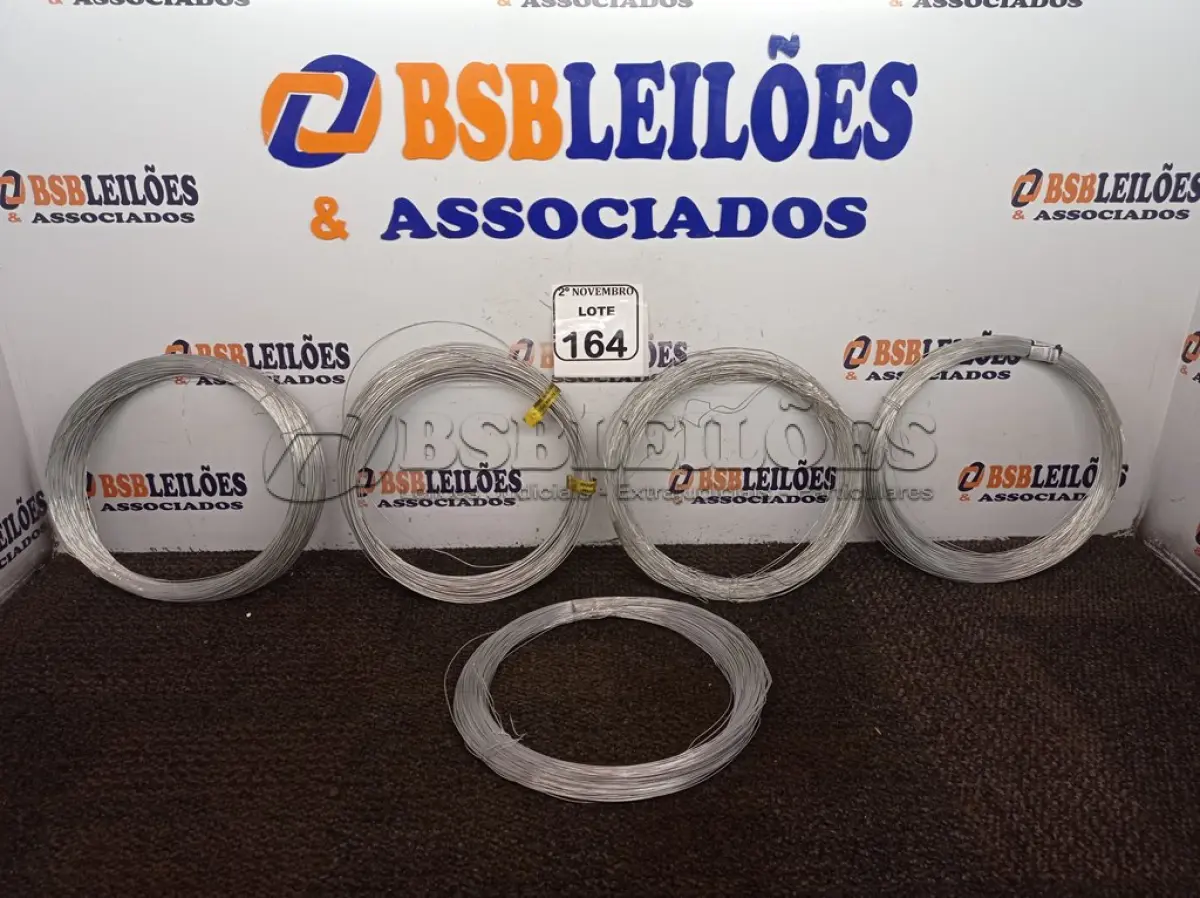 LOTE 164 - 05 ROLOS DE ARAME ZINCADO MACIO(NOVO). (NO ESTADO) ATENÇÃO! FAZER A VISITAÇÃO ANTES DE ARREMATAR, NÃO SABEMOS SE FUNCIONA. LEILÃO NÃO TEM GARANTIA E NEM DEVOLUÇÃO, SUJEITO A POSSÍVEIS AVARIAS VISÍVEIS/OCULTAS E/OU AUSÊNCIA DE COMPONENTES.