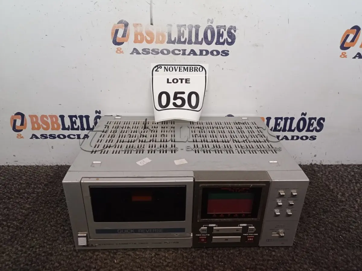 LOTE 050 - 01 TOCA FITAS AKAI MODELO PJ-43. (NO ESTADO) ATENÇÃO! FAZER A VISITAÇÃO ANTES DE ARREMATAR, NÃO SABEMOS SE FUNCIONA. LEILÃO NÃO TEM GARANTIA E NEM DEVOLUÇÃO, SUJEITO A POSSÍVEIS AVARIAS VISÍVEIS/OCULTAS E/OU AUSÊNCIA DE COMPONENTES.