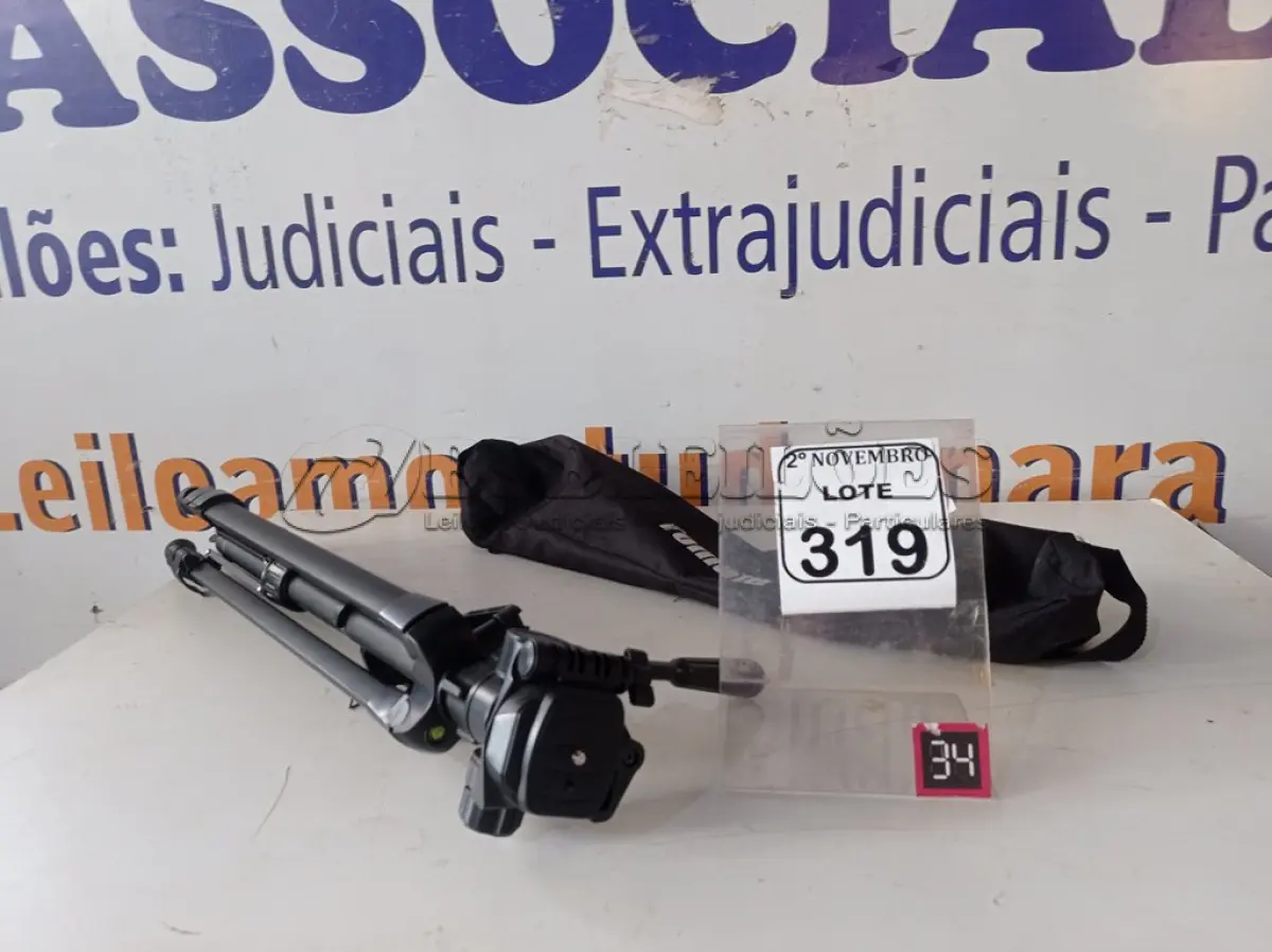LOTE 319 - 01 TRIPÉ P/ CÂMERA FOTOGRÁFICA MARCA TOMATE. (NO ESTADO) ATENÇÃO! FAZER A VISITAÇÃO ANTES DE ARREMATAR, NÃO SABEMOS SE FUNCIONA. LEILÃO NÃO TEM GARANTIA E NEM DEVOLUÇÃO, SUJEITO A POSSÍVEIS AVARIAS VISÍVEIS/OCULTAS E/OU AUSÊNCIA DE COMPONENTES.