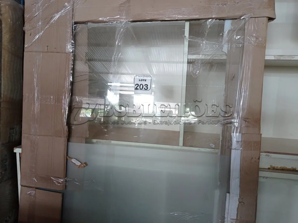 LOTE 203 - 01 VIDRO 2.0X1.30CM. (NO ESTADO) ATENÇÃO! FAZER A VISITAÇÃO ANTES DE ARREMATAR, NÃO SABEMOS SE FUNCIONA. LEILÃO NÃO TEM GARANTIA E NEM DEVOLUÇÃO, SUJEITO A POSSÍVEIS AVARIAS VISÍVEIS/OCULTAS E/OU AUSÊNCIA DE COMPONENTES.