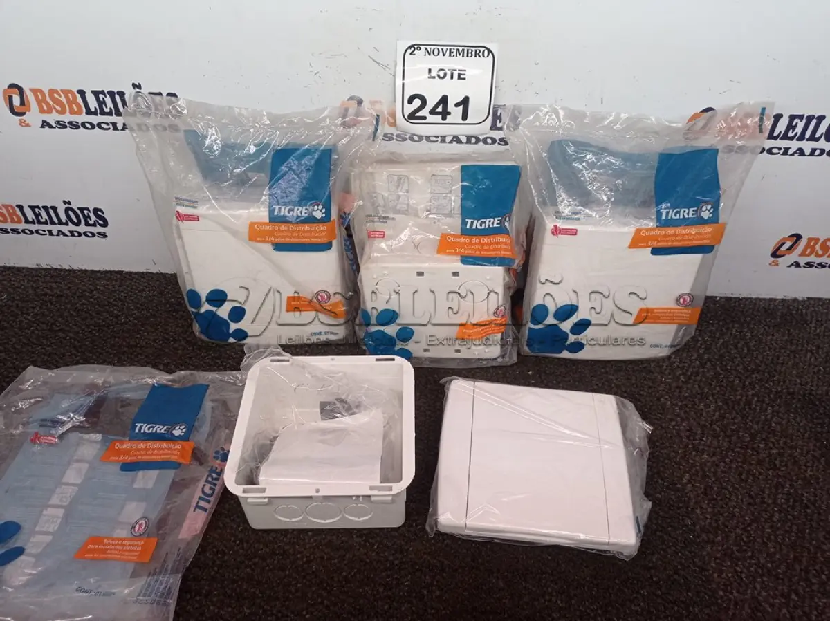 LOTE 241 - 04 QUADROS DE DISTRIBUIÇÃO ¾ MARCA TIGRE(NOVO). (NO ESTADO) ATENÇÃO! FAZER A VISITAÇÃO ANTES DE ARREMATAR, NÃO SABEMOS SE FUNCIONA. LEILÃO NÃO TEM GARANTIA E NEM DEVOLUÇÃO, SUJEITO A POSSÍVEIS AVARIAS VISÍVEIS/OCULTAS E/OU AUSÊNCIA DE COMPONENTES.