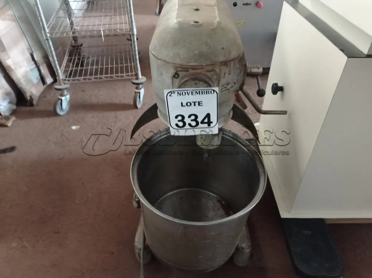LOTE 334 - 01 SUCATA DE BATEDEIRA. (NO ESTADO) ATENÇÃO! FAZER A VISITAÇÃO ANTES DE ARREMATAR, NÃO SABEMOS SE FUNCIONA. LEILÃO NÃO TEM GARANTIA E NEM DEVOLUÇÃO, SUJEITO A POSSÍVEIS AVARIAS VISÍVEIS/OCULTAS E/OU AUSÊNCIA DE COMPONENTES.