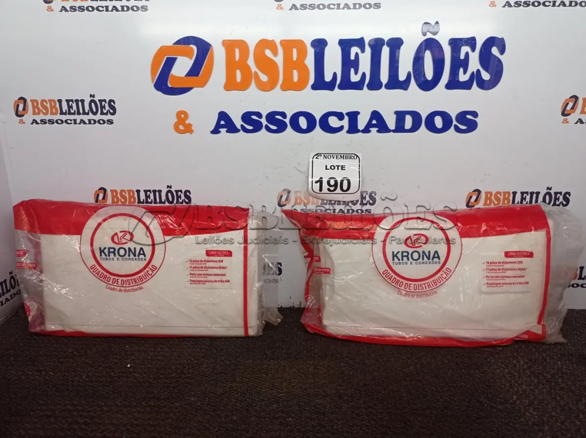 LOTE 190 - 02 QUADROS DE DISTRIBUIÇÃO MARCA KRONA(NOVO). (NO ESTADO) ATENÇÃO! FAZER A VISITAÇÃO ANTES DE ARREMATAR, NÃO SABEMOS SE FUNCIONA. LEILÃO NÃO TEM GARANTIA E NEM DEVOLUÇÃO, SUJEITO A POSSÍVEIS AVARIAS VISÍVEIS/OCULTAS E/OU AUSÊNCIA DE COMPONENTES.