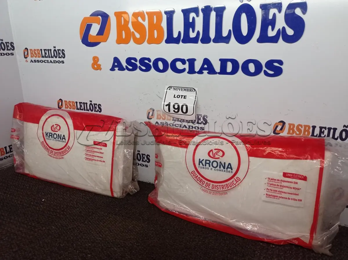 LOTE 190 - 02 QUADROS DE DISTRIBUIÇÃO MARCA KRONA(NOVO). (NO ESTADO) ATENÇÃO! FAZER A VISITAÇÃO ANTES DE ARREMATAR, NÃO SABEMOS SE FUNCIONA. LEILÃO NÃO TEM GARANTIA E NEM DEVOLUÇÃO, SUJEITO A POSSÍVEIS AVARIAS VISÍVEIS/OCULTAS E/OU AUSÊNCIA DE COMPONENTES.