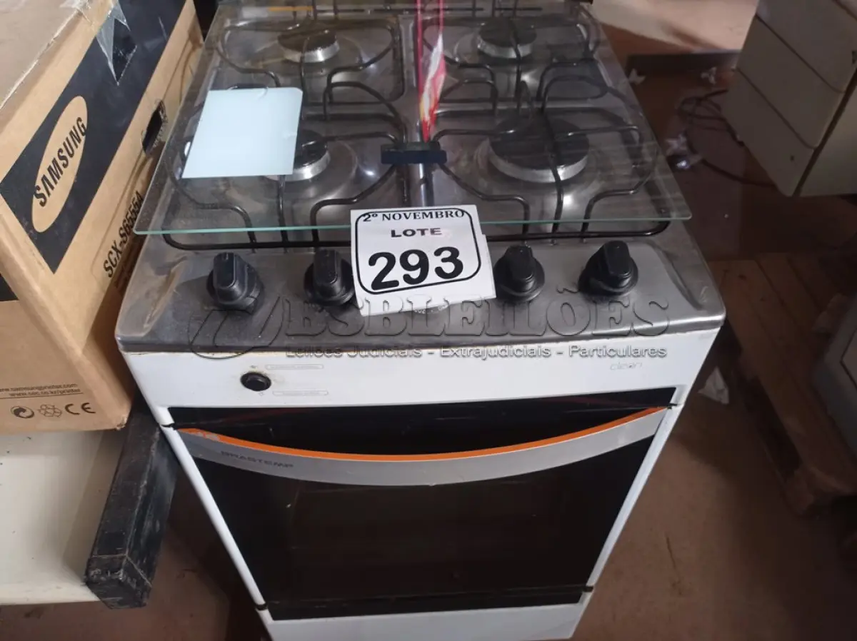 LOTE 293 - 01 FOGÃO A GÁS 04 BOCAS MARCA BRASTEMP. (NO ESTADO) ATENÇÃO! FAZER A VISITAÇÃO ANTES DE ARREMATAR, NÃO SABEMOS SE FUNCIONA. LEILÃO NÃO TEM GARANTIA E NEM DEVOLUÇÃO, SUJEITO A POSSÍVEIS AVARIAS VISÍVEIS/OCULTAS E/OU AUSÊNCIA DE COMPONENTES.