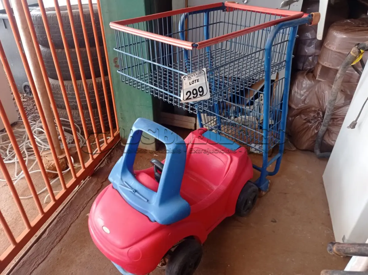 LOTE 299 - 01 CARRINHO DE MERCADO P/CRIANÇAS. (NO ESTADO) ATENÇÃO! FAZER A VISITAÇÃO ANTES DE ARREMATAR, NÃO SABEMOS SE FUNCIONA. LEILÃO NÃO TEM GARANTIA E NEM DEVOLUÇÃO, SUJEITO A POSSÍVEIS AVARIAS VISÍVEIS/OCULTAS E/OU AUSÊNCIA DE COMPONENTES.