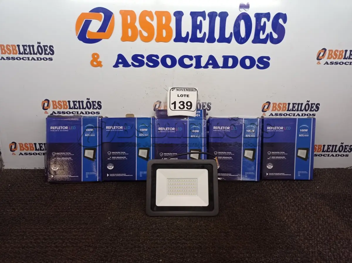 LOTE 139 - 05 REFLETORES LED AMBIENTE EXTERNO 100W(NOVO). (NO ESTADO) ATENÇÃO! FAZER A VISITAÇÃO ANTES DE ARREMATAR, NÃO SABEMOS SE FUNCIONA. LEILÃO NÃO TEM GARANTIA E NEM DEVOLUÇÃO, SUJEITO A POSSÍVEIS AVARIAS VISÍVEIS/OCULTAS E/OU AUSÊNCIA DE COMPONENTES.