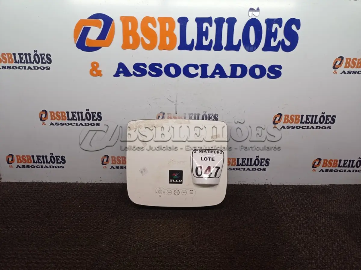LOTE 047 - 01 PROJETOR MULTIMIDIA MARCA SONY. (NO ESTADO) ATENÇÃO! FAZER A VISITAÇÃO ANTES DE ARREMATAR, NÃO SABEMOS SE FUNCIONA. LEILÃO NÃO TEM GARANTIA E NEM DEVOLUÇÃO, SUJEITO A POSSÍVEIS AVARIAS VISÍVEIS/OCULTAS E/OU AUSÊNCIA DE COMPONENTES.