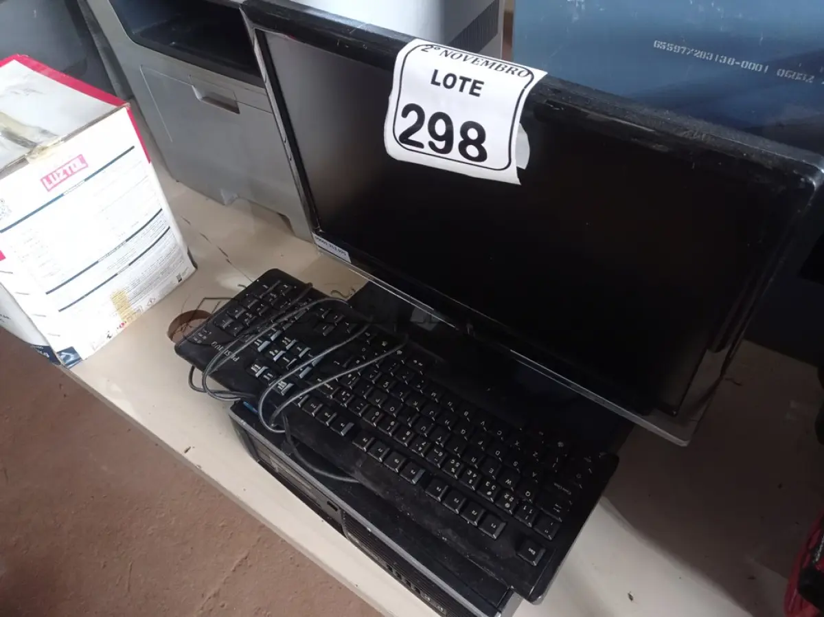 LOTE 298 - 01 CPU MARCA HP, 01 MONITOR MARCA LENOVO E 01 TECLADO. (NO ESTADO) ATENÇÃO! FAZER A VISITAÇÃO ANTES DE ARREMATAR, NÃO SABEMOS SE FUNCIONA. LEILÃO NÃO TEM GARANTIA E NEM DEVOLUÇÃO, SUJEITO A POSSÍVEIS AVARIAS VISÍVEIS/OCULTAS E/OU AUSÊNCIA DE COMPONENTES.