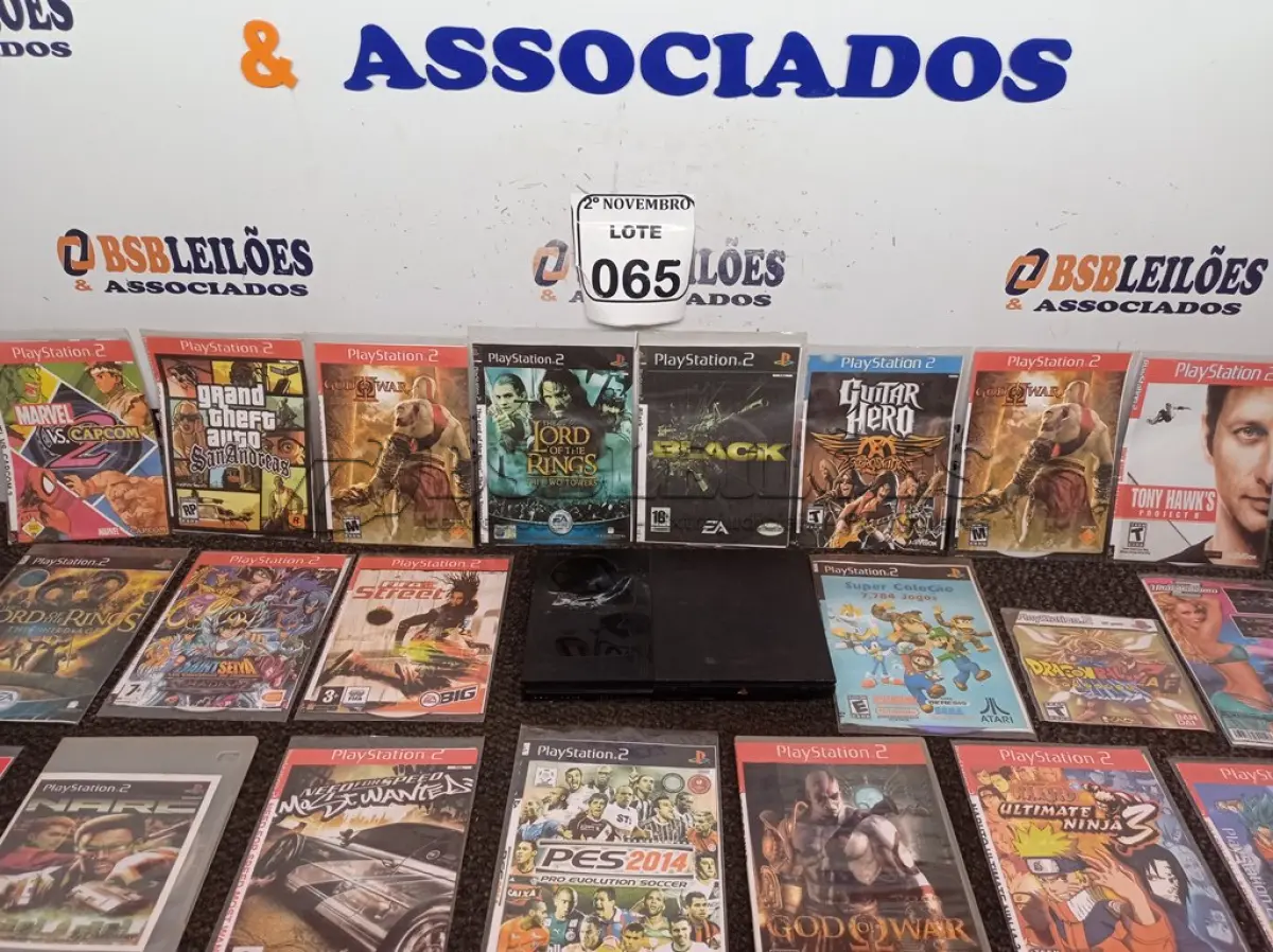 LOTE 065 - 01 CONSOLE DE PLAYSTAYTION2 COM JOGOS DIVERSOS S/FONTE E S/CONTROLES. (NO ESTADO) ATENÇÃO! FAZER A VISITAÇÃO ANTES DE ARREMATAR, NÃO SABEMOS SE FUNCIONA. LEILÃO NÃO TEM GARANTIA E NEM DEVOLUÇÃO, SUJEITO A POSSÍVEIS AVARIAS VISÍVEIS/OCULTAS E/OU AUSÊNCIA DE COMPONENTES.