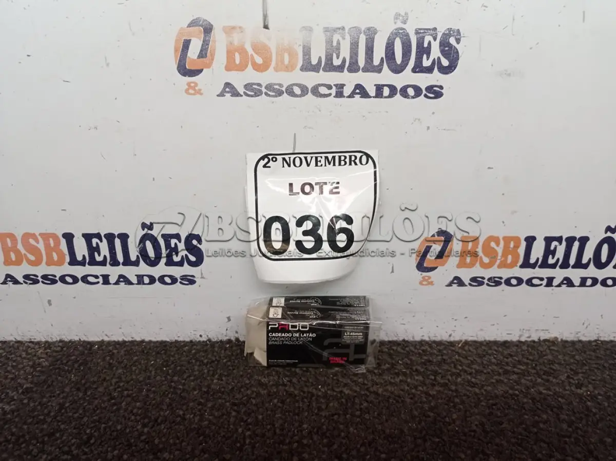 LOTE 036 - 02 CADEADOS DE LATÃO MARCA PADO(NOVO). (NO ESTADO) ATENÇÃO! FAZER A VISITAÇÃO ANTES DE ARREMATAR, NÃO SABEMOS SE FUNCIONA. LEILÃO NÃO TEM GARANTIA E NEM DEVOLUÇÃO, SUJEITO A POSSÍVEIS AVARIAS VISÍVEIS/OCULTAS E/OU AUSÊNCIA DE COMPONENTES.