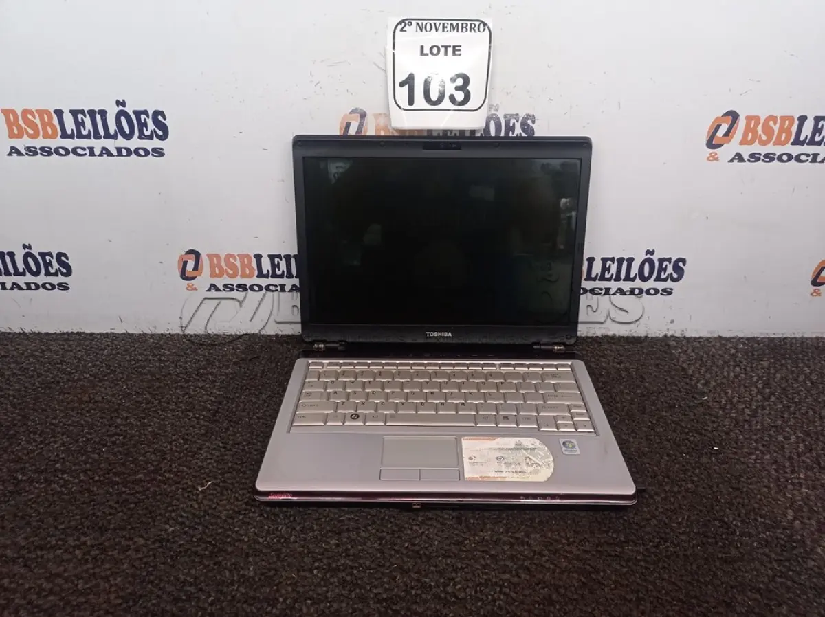 LOTE 103 - 01 NOTEBOOK MARCA TOSHIBA. (NO ESTADO) ATENÇÃO! FAZER A VISITAÇÃO ANTES DE ARREMATAR, NÃO SABEMOS SE FUNCIONA. LEILÃO NÃO TEM GARANTIA E NEM DEVOLUÇÃO, SUJEITO A POSSÍVEIS AVARIAS VISÍVEIS/OCULTAS E/OU AUSÊNCIA DE COMPONENTES.