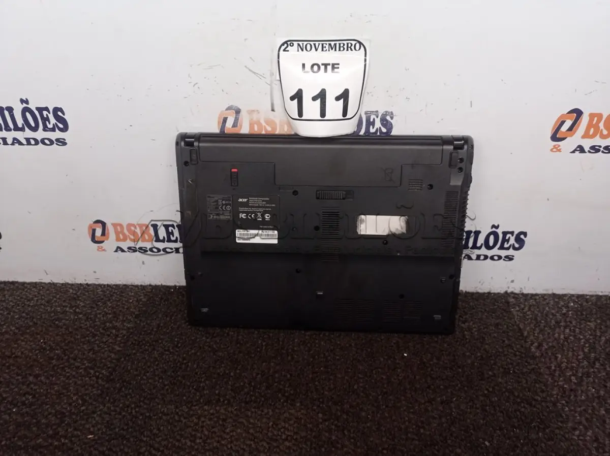 LOTE 111 - 01 NOTEBOOK MARCA ACER. (NO ESTADO) ATENÇÃO! FAZER A VISITAÇÃO ANTES DE ARREMATAR, NÃO SABEMOS SE FUNCIONA. LEILÃO NÃO TEM GARANTIA E NEM DEVOLUÇÃO, SUJEITO A POSSÍVEIS AVARIAS VISÍVEIS/OCULTAS E/OU AUSÊNCIA DE COMPONENTES.