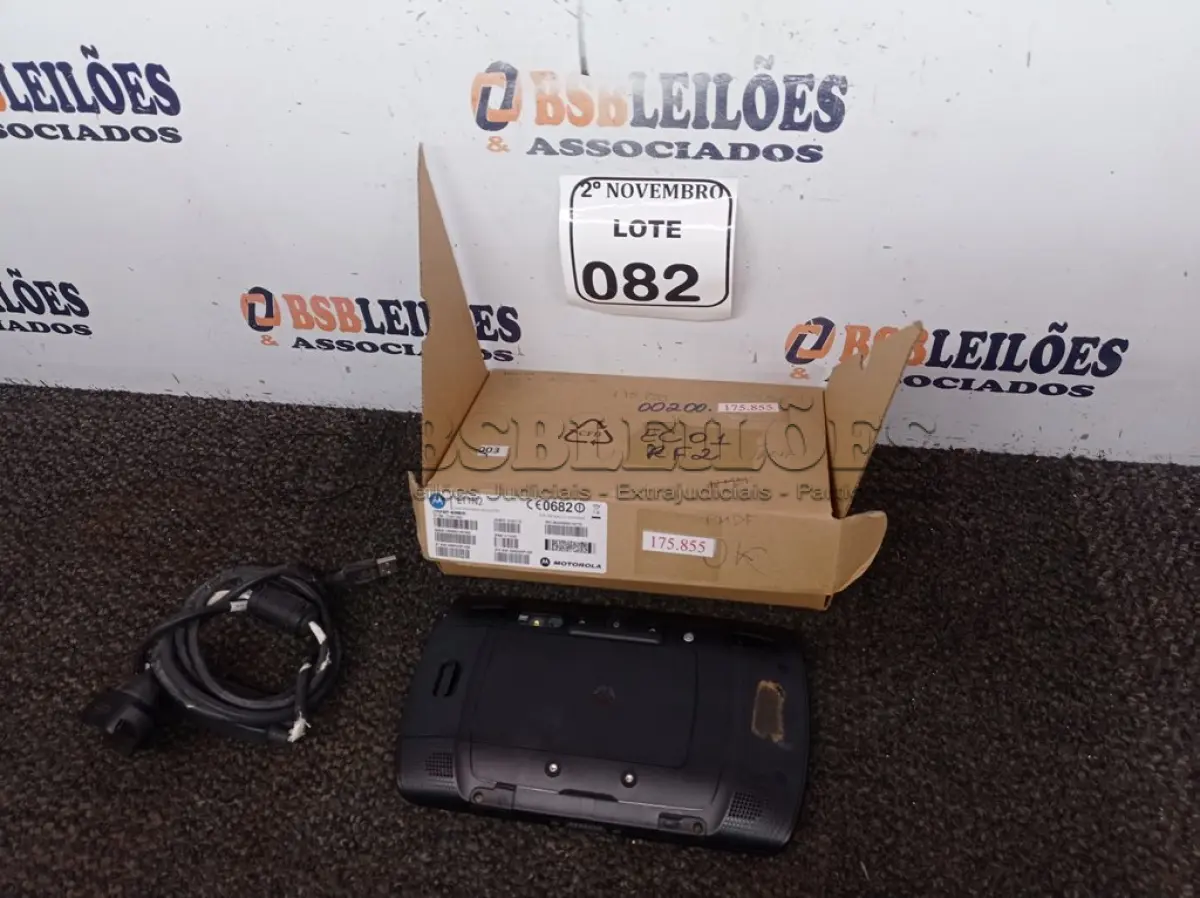 LOTE 082 - 01 TABLET MARCA MOTOROLA MODELO ET1 C/CARREGADOR. (NO ESTADO) ATENÇÃO! FAZER A VISITAÇÃO ANTES DE ARREMATAR, NÃO SABEMOS SE FUNCIONA. LEILÃO NÃO TEM GARANTIA E NEM DEVOLUÇÃO, SUJEITO A POSSÍVEIS AVARIAS VISÍVEIS/OCULTAS E/OU AUSÊNCIA DE COMPONENTES.