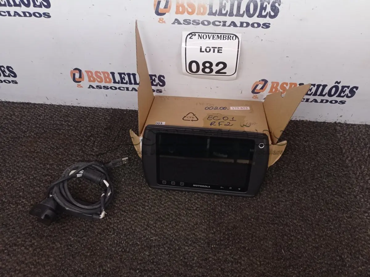 LOTE 082 - 01 TABLET MARCA MOTOROLA MODELO ET1 C/CARREGADOR. (NO ESTADO) ATENÇÃO! FAZER A VISITAÇÃO ANTES DE ARREMATAR, NÃO SABEMOS SE FUNCIONA. LEILÃO NÃO TEM GARANTIA E NEM DEVOLUÇÃO, SUJEITO A POSSÍVEIS AVARIAS VISÍVEIS/OCULTAS E/OU AUSÊNCIA DE COMPONENTES.