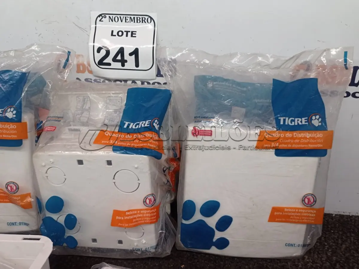 LOTE 241 - 04 QUADROS DE DISTRIBUIÇÃO ¾ MARCA TIGRE(NOVO). (NO ESTADO) ATENÇÃO! FAZER A VISITAÇÃO ANTES DE ARREMATAR, NÃO SABEMOS SE FUNCIONA. LEILÃO NÃO TEM GARANTIA E NEM DEVOLUÇÃO, SUJEITO A POSSÍVEIS AVARIAS VISÍVEIS/OCULTAS E/OU AUSÊNCIA DE COMPONENTES.
