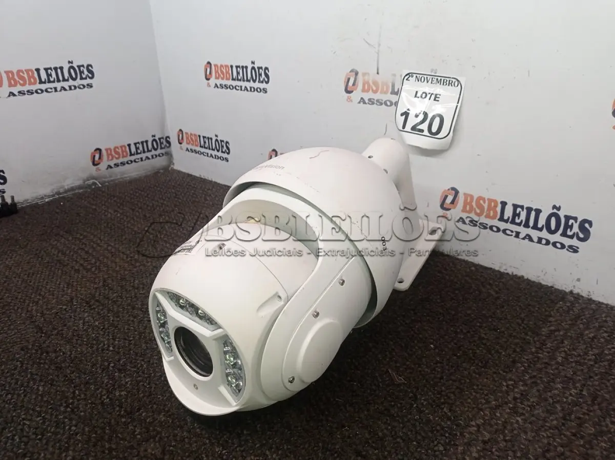 LOTE 120 - 01 CÂMERA DOME MARCA EAGLEVISION. (NO ESTADO) ATENÇÃO! FAZER A VISITAÇÃO ANTES DE ARREMATAR, NÃO SABEMOS SE FUNCIONA. LEILÃO NÃO TEM GARANTIA E NEM DEVOLUÇÃO, SUJEITO A POSSÍVEIS AVARIAS VISÍVEIS/OCULTAS E/OU AUSÊNCIA DE COMPONENTES.