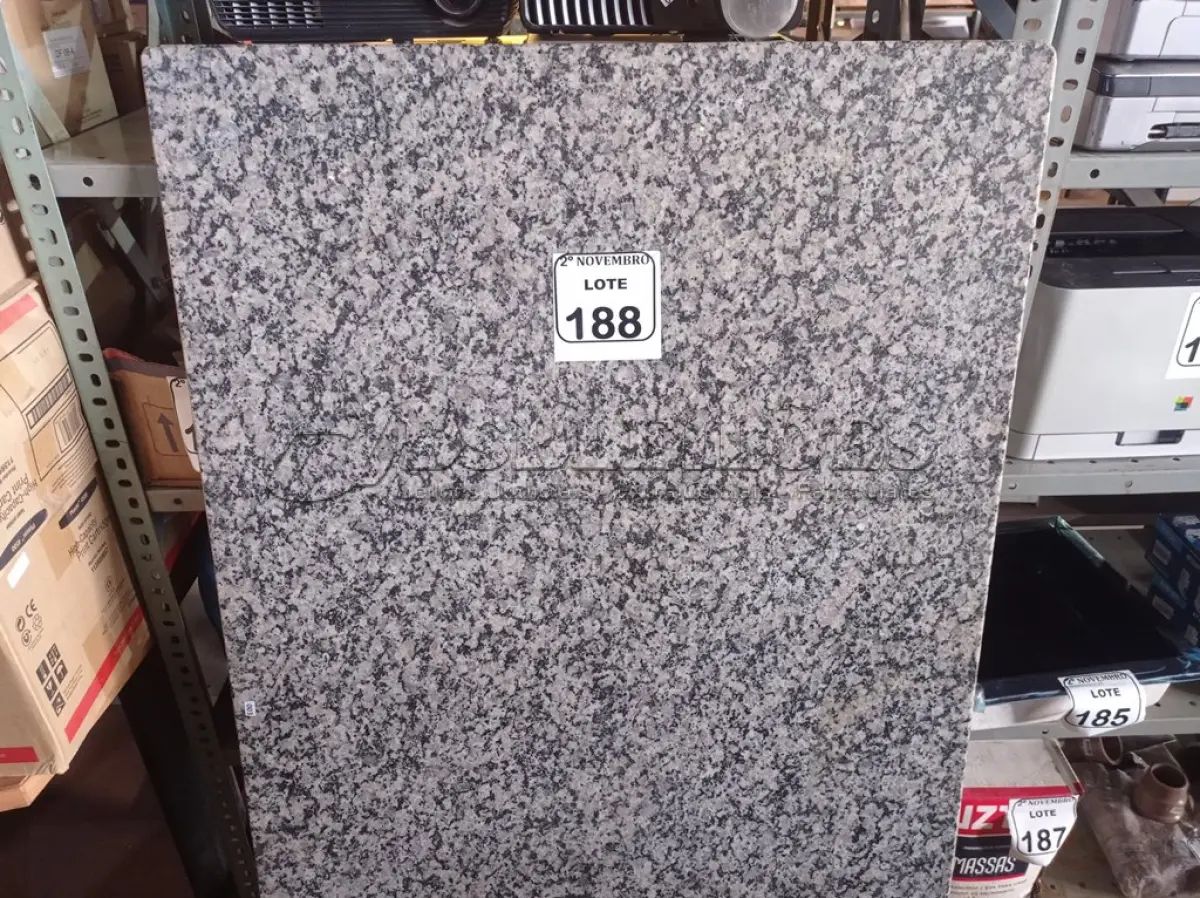 LOTE 188 - 01 PEDRA EM MÁRMORE 1.40X80CM. (NO ESTADO) ATENÇÃO! FAZER A VISITAÇÃO ANTES DE ARREMATAR, NÃO SABEMOS SE FUNCIONA. LEILÃO NÃO TEM GARANTIA E NEM DEVOLUÇÃO, SUJEITO A POSSÍVEIS AVARIAS VISÍVEIS/OCULTAS E/OU AUSÊNCIA DE COMPONENTES.