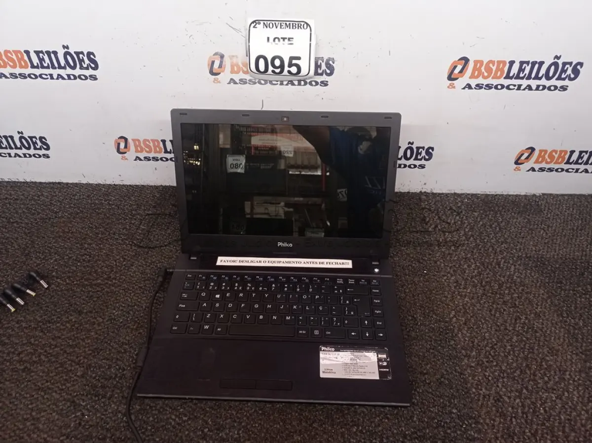 LOTE 095 - 01 NOTEBOOK MARCA PHILCO. (NO ESTADO) ATENÇÃO! FAZER A VISITAÇÃO ANTES DE ARREMATAR, NÃO SABEMOS SE FUNCIONA. LEILÃO NÃO TEM GARANTIA E NEM DEVOLUÇÃO, SUJEITO A POSSÍVEIS AVARIAS VISÍVEIS/OCULTAS E/OU AUSÊNCIA DE COMPONENTES.
