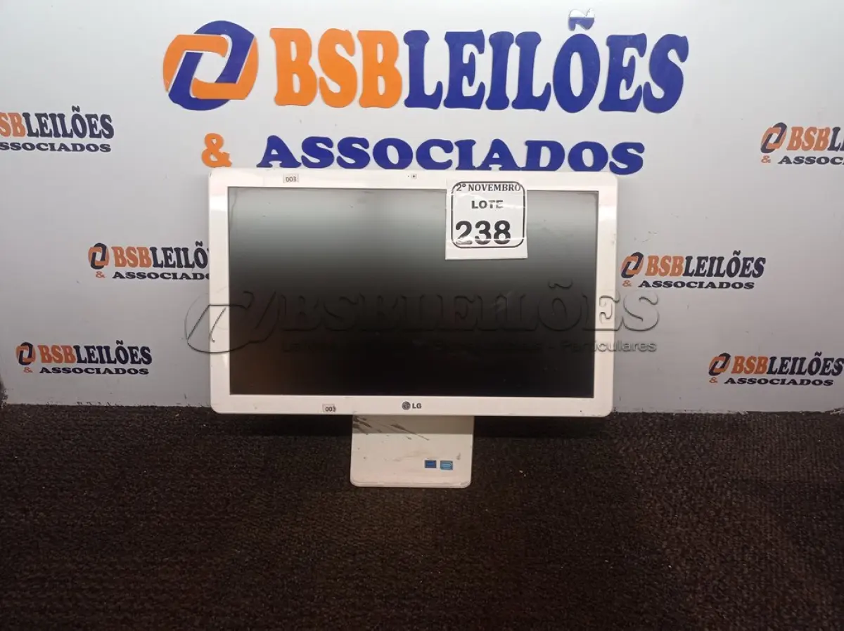 LOTE 238 - 01 ALL IN ONE MARCA LG. (NO ESTADO) ATENÇÃO! FAZER A VISITAÇÃO ANTES DE ARREMATAR, NÃO SABEMOS SE FUNCIONA. LEILÃO NÃO TEM GARANTIA E NEM DEVOLUÇÃO, SUJEITO A POSSÍVEIS AVARIAS VISÍVEIS/OCULTAS E/OU AUSÊNCIA DE COMPONENTES.