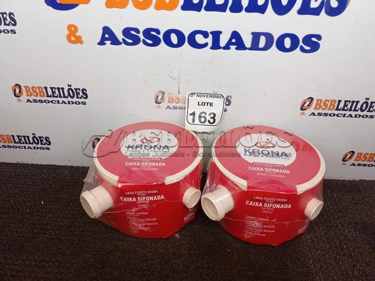 LOTE 163 - 02 CAIXAS SIFONADAS MARCA KRONA(NOVO). (NO ESTADO) ATENÇÃO! FAZER A VISITAÇÃO ANTES DE ARREMATAR, NÃO SABEMOS SE FUNCIONA. LEILÃO NÃO TEM GARANTIA E NEM DEVOLUÇÃO, SUJEITO A POSSÍVEIS AVARIAS VISÍVEIS/OCULTAS E/OU AUSÊNCIA DE COMPONENTES.