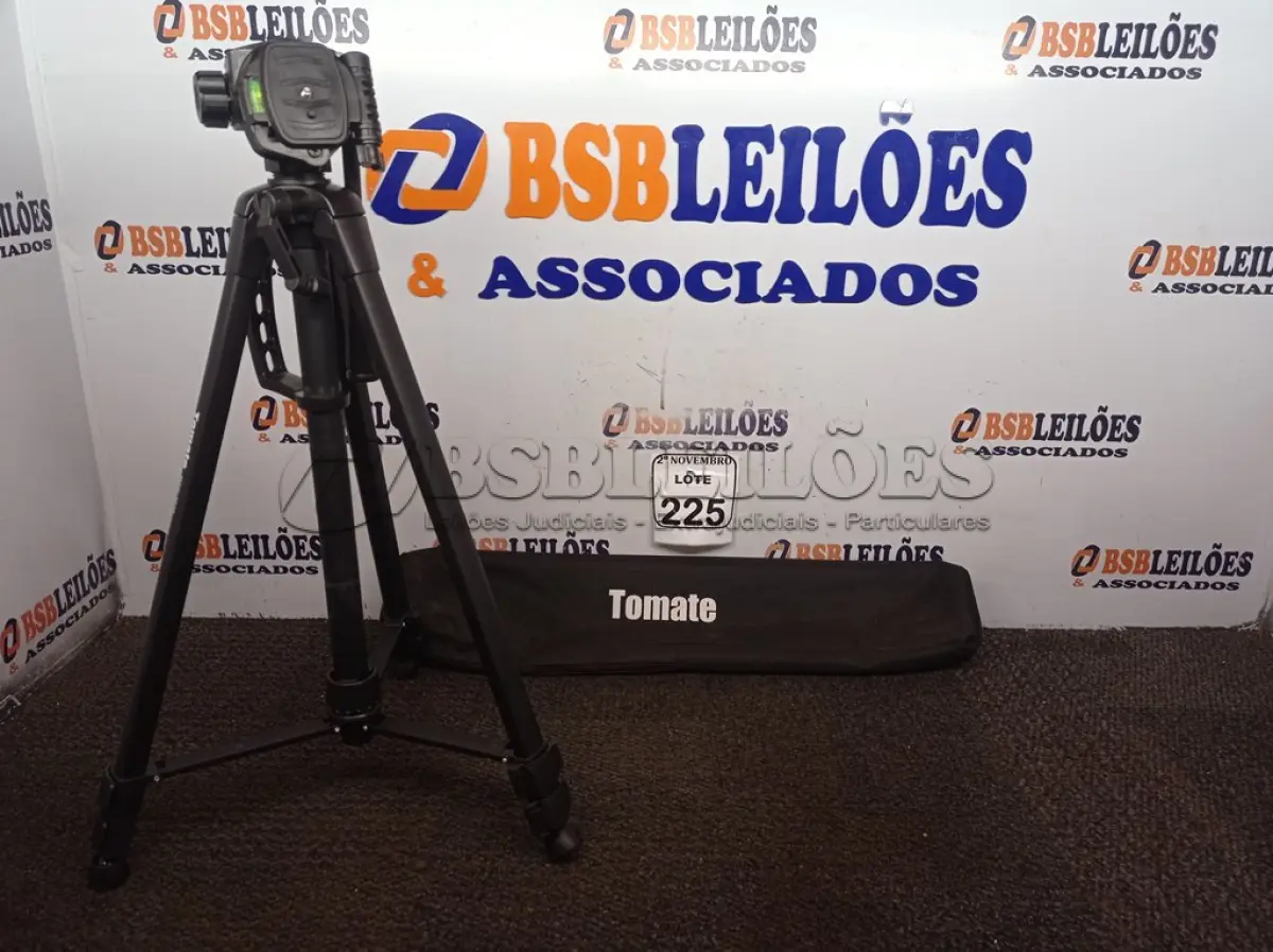 LOTE 225 - 01 TRIPÉ P/ CÂMERA FOTOGRÁFICA MARCA TOMATE. (NO ESTADO) ATENÇÃO! FAZER A VISITAÇÃO ANTES DE ARREMATAR, NÃO SABEMOS SE FUNCIONA. LEILÃO NÃO TEM GARANTIA E NEM DEVOLUÇÃO, SUJEITO A POSSÍVEIS AVARIAS VISÍVEIS/OCULTAS E/OU AUSÊNCIA DE COMPONENTES.