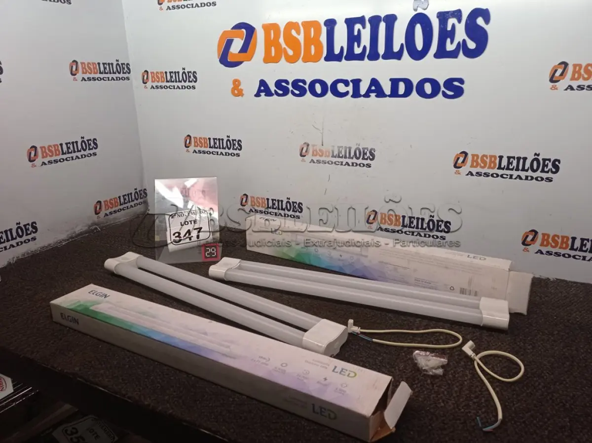LOTE 347 - 02 LUMINÁRIAS DUOLED 18W MARCA ELGIN(NOVO). (NO ESTADO) ATENÇÃO! FAZER A VISITAÇÃO ANTES DE ARREMATAR, NÃO SABEMOS SE FUNCIONA. LEILÃO NÃO TEM GARANTIA E NEM DEVOLUÇÃO, SUJEITO A POSSÍVEIS AVARIAS VISÍVEIS/OCULTAS E/OU AUSÊNCIA DE COMPONENTES.