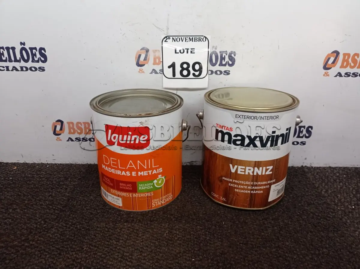 LOTE 189 - 01 LATA DE TINTA P/MADEIRAS E METAIS NA COR VERMELHO VINHO MARCA IQUINE E 01 LATA DE VERNIZ COPAL MARCA MAXVINIL. (NOVO). (NO ESTADO) ATENÇÃO! FAZER A VISITAÇÃO ANTES DE ARREMATAR, NÃO SABEMOS SE FUNCIONA. LEILÃO NÃO TEM GARANTIA E NEM DEVOLUÇÃO, SUJEITO A POSSÍVEIS AVARIAS VISÍVEIS/OCULTAS E/OU AUSÊNCIA DE COMPONENTES.