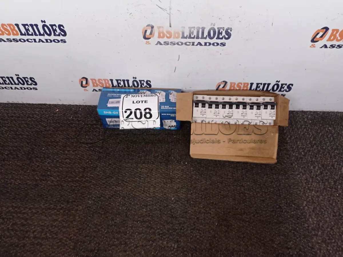 LOTE 208 - 02 CAIXAS DE DISJUNTORES C/12 UNIDADES MARCA SOPRANO(NOVO). (NO ESTADO) ATENÇÃO! FAZER A VISITAÇÃO ANTES DE ARREMATAR, NÃO SABEMOS SE FUNCIONA. LEILÃO NÃO TEM GARANTIA E NEM DEVOLUÇÃO, SUJEITO A POSSÍVEIS AVARIAS VISÍVEIS/OCULTAS E/OU AUSÊNCIA DE COMPONENTES.