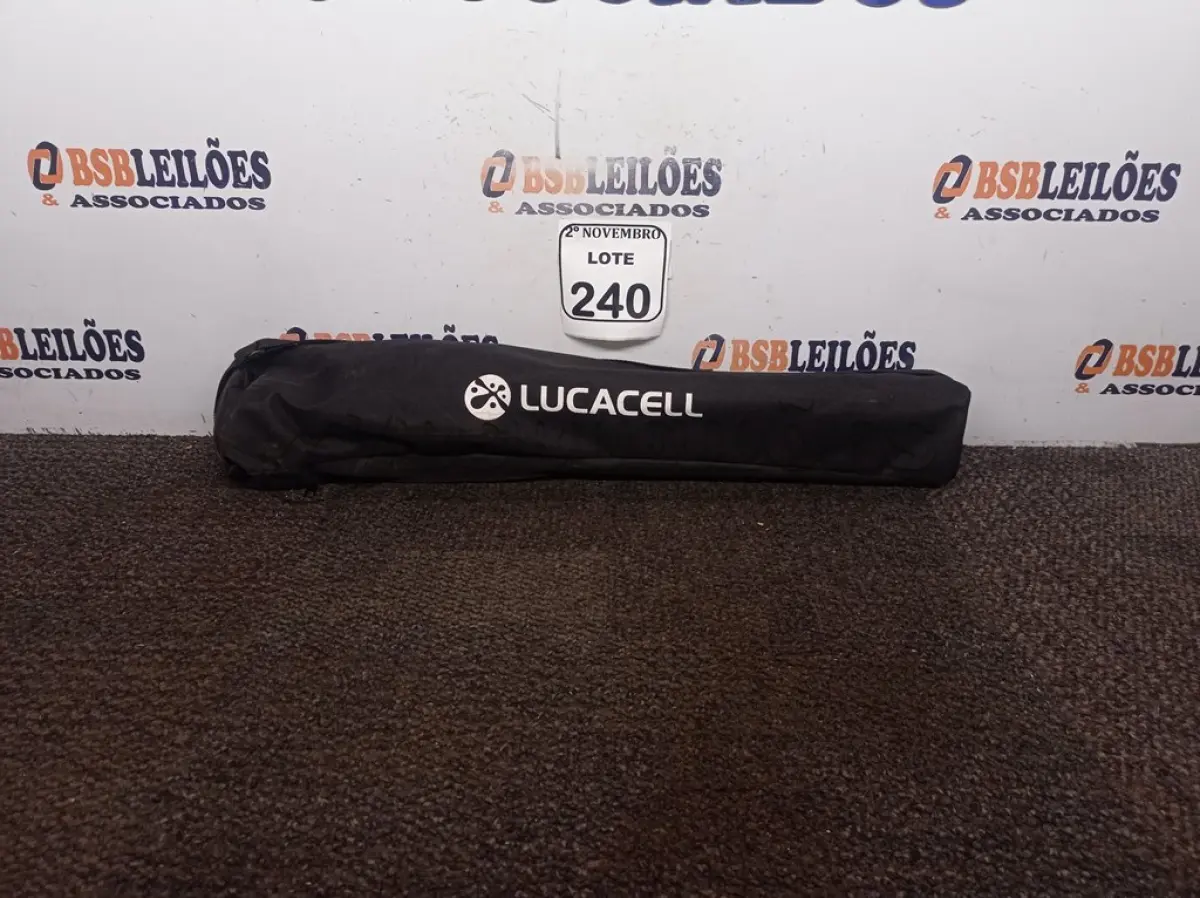 LOTE 240 - 01 TRIPÉ P/ CÂMERA FOTOGRÁFICA MARCA TOMATE. (NO ESTADO) ATENÇÃO! FAZER A VISITAÇÃO ANTES DE ARREMATAR, NÃO SABEMOS SE FUNCIONA. LEILÃO NÃO TEM GARANTIA E NEM DEVOLUÇÃO, SUJEITO A POSSÍVEIS AVARIAS VISÍVEIS/OCULTAS E/OU AUSÊNCIA DE COMPONENTES.