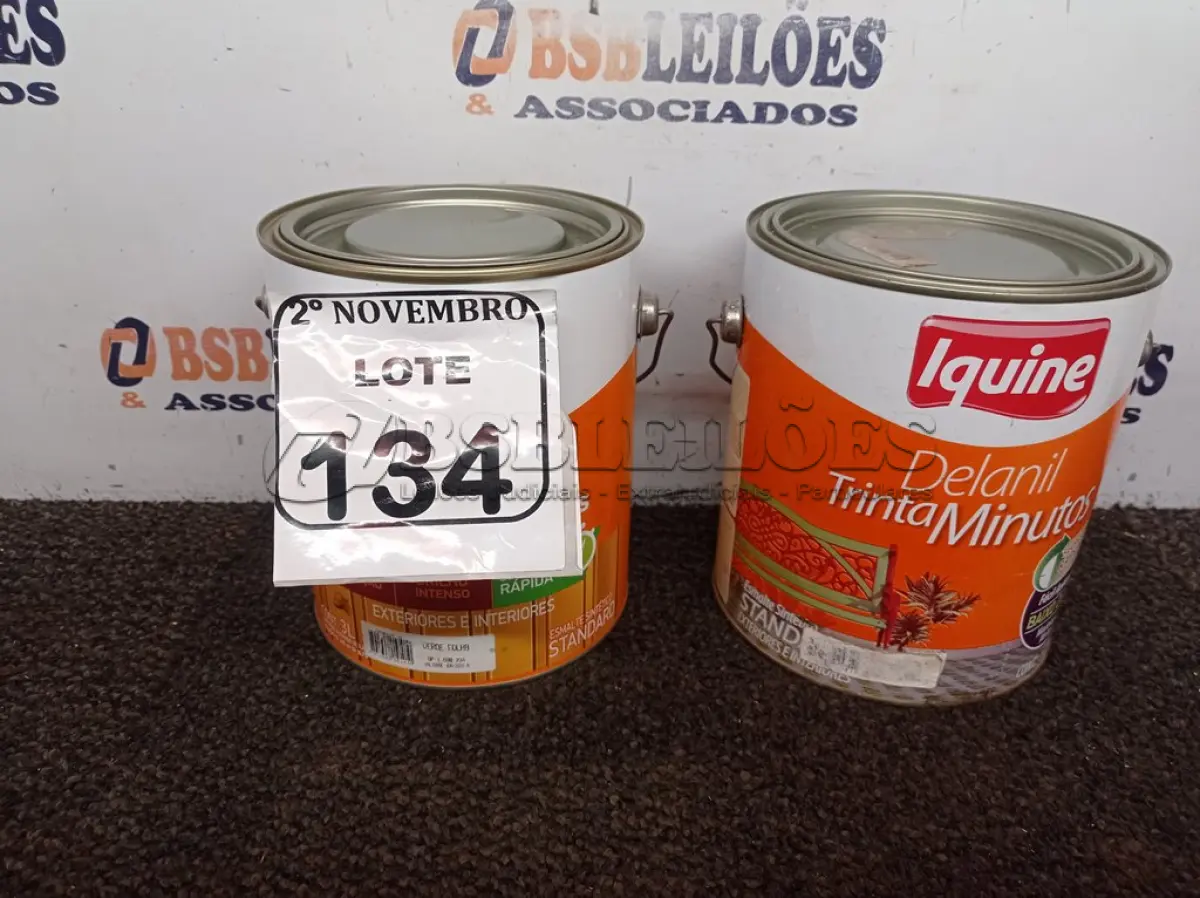 LOTE 134 - 01 LATA DE TINTA P/MADEIRAS E METAIS NA COR VERDE FOLHA E 01 LATA DE ESMALTE SINTÉTICO COM 3,6L CADA MARCA IQUINE(NOVO). (NO ESTADO) ATENÇÃO! FAZER A VISITAÇÃO ANTES DE ARREMATAR, NÃO SABEMOS SE FUNCIONA. LEILÃO NÃO TEM GARANTIA E NEM DEVOLUÇÃO, SUJEITO A POSSÍVEIS AVARIAS VISÍVEIS/OCULTAS E/OU AUSÊNCIA DE COMPONENTES.