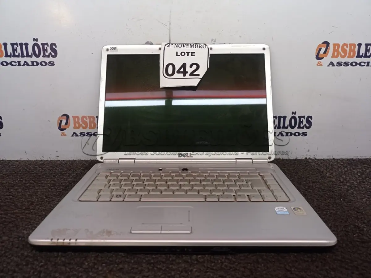 LOTE 042 - 01 NOTEBOOK MARCA DELL. (NO ESTADO) ATENÇÃO! FAZER A VISITAÇÃO ANTES DE ARREMATAR, NÃO SABEMOS SE FUNCIONA. LEILÃO NÃO TEM GARANTIA E NEM DEVOLUÇÃO, SUJEITO A POSSÍVEIS AVARIAS VISÍVEIS/OCULTAS E/OU AUSÊNCIA DE COMPONENTES.