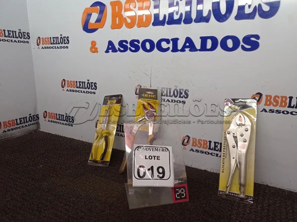 LOTE 019 - 01 ALICATE DE PRESSÃO 10, 01 ALICATE DE BOMBA D’ÁGUA E 01 ALICATE DE BICO MEIA CANA(NOVO) (NO ESTADO) ATENÇÃO! FAZER A VISITAÇÃO ANTES DE ARREMATAR, NÃO SABEMOS SE FUNCIONA. LEILÃO NÃO TEM GARANTIA E NEM DEVOLUÇÃO, SUJEITO A POSSÍVEIS AVARIAS VISÍVEIS/OCULTAS E/OU AUSÊNCIA DE COMPONENTES.