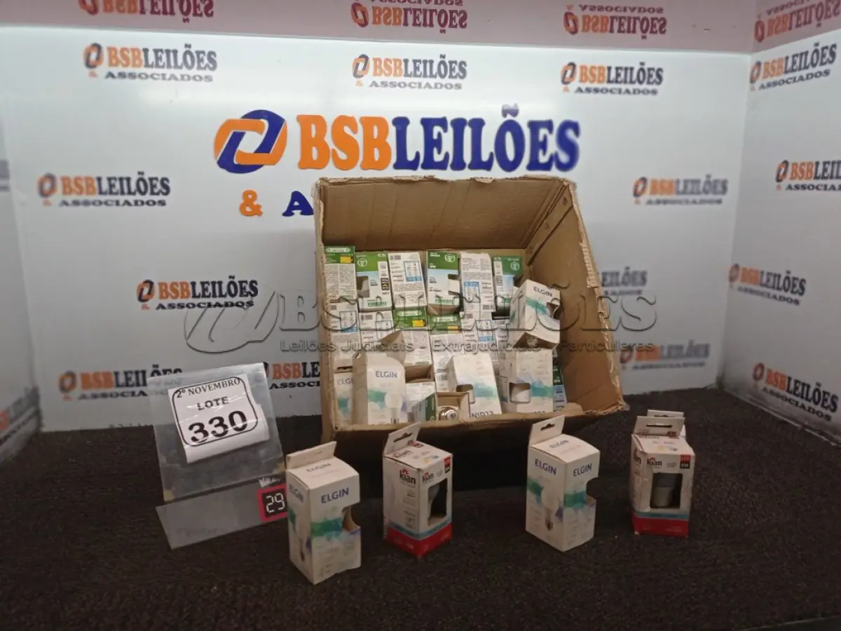 LOTE 330 - 01 CAIXA C/APROXIMADAMENTE 30 LÂMPADAS MODELOS DIVERSOS. (NOVO). (NO ESTADO) ATENÇÃO! FAZER A VISITAÇÃO ANTES DE ARREMATAR, NÃO SABEMOS SE FUNCIONA. LEILÃO NÃO TEM GARANTIA E NEM DEVOLUÇÃO, SUJEITO A POSSÍVEIS AVARIAS VISÍVEIS/OCULTAS E/OU AUSÊNCIA DE COMPONENTES.