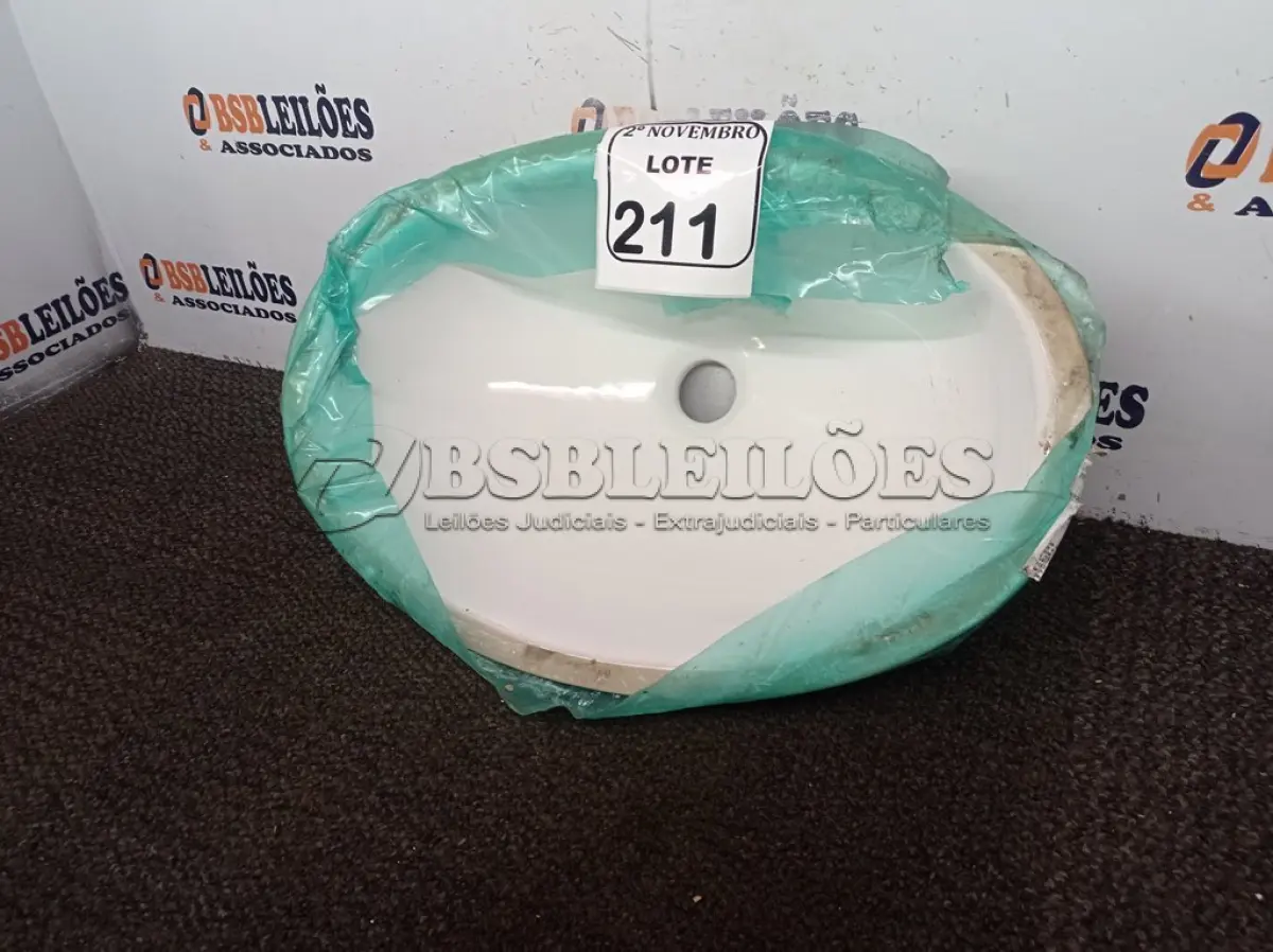 LOTE 211