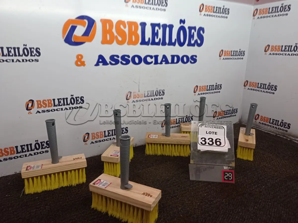 LOTE 336 - 06 ESCOVAS BROXA MARCA MAX(NOVO). (NO ESTADO) ATENÇÃO! FAZER A VISITAÇÃO ANTES DE ARREMATAR, NÃO SABEMOS SE FUNCIONA. LEILÃO NÃO TEM GARANTIA E NEM DEVOLUÇÃO, SUJEITO A POSSÍVEIS AVARIAS VISÍVEIS/OCULTAS E/OU AUSÊNCIA DE COMPONENTES.