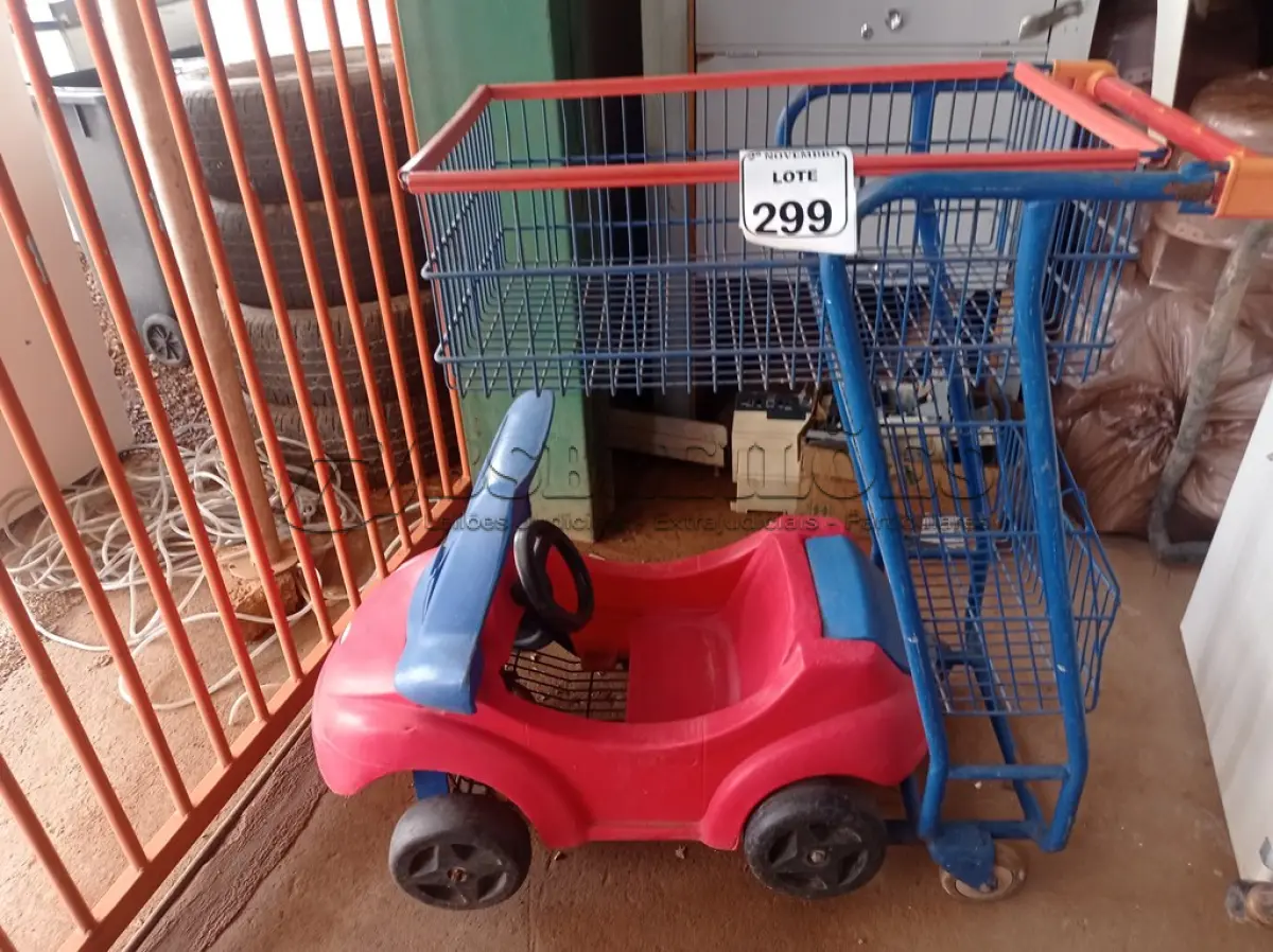LOTE 299 - 01 CARRINHO DE MERCADO P/CRIANÇAS. (NO ESTADO) ATENÇÃO! FAZER A VISITAÇÃO ANTES DE ARREMATAR, NÃO SABEMOS SE FUNCIONA. LEILÃO NÃO TEM GARANTIA E NEM DEVOLUÇÃO, SUJEITO A POSSÍVEIS AVARIAS VISÍVEIS/OCULTAS E/OU AUSÊNCIA DE COMPONENTES.