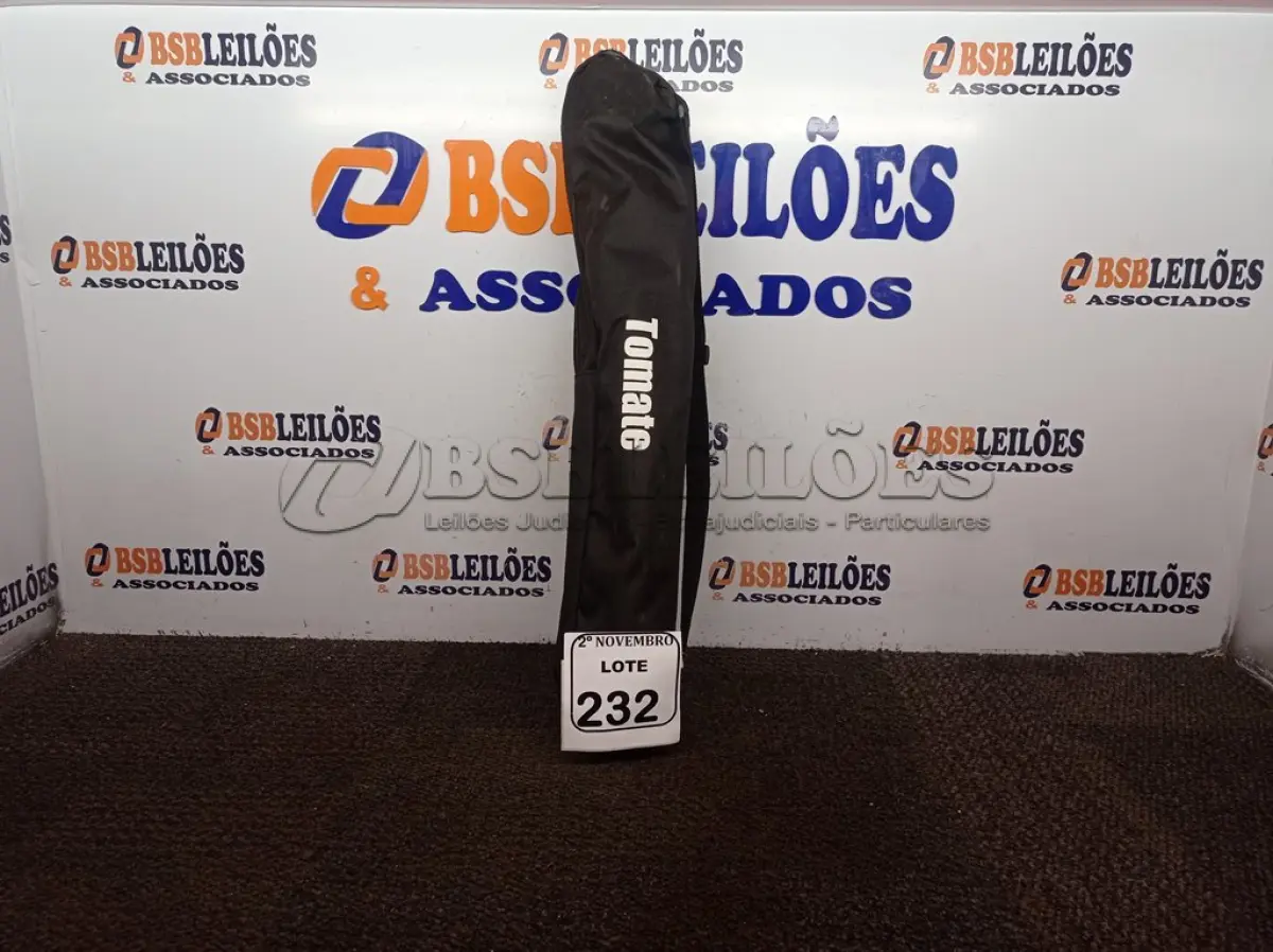 LOTE 232 - 01 TRIPÉ P/ CÂMERA FOTOGRÁFICA MARCA TOMATE. (NO ESTADO) ATENÇÃO! FAZER A VISITAÇÃO ANTES DE ARREMATAR, NÃO SABEMOS SE FUNCIONA. LEILÃO NÃO TEM GARANTIA E NEM DEVOLUÇÃO, SUJEITO A POSSÍVEIS AVARIAS VISÍVEIS/OCULTAS E/OU AUSÊNCIA DE COMPONENTES.