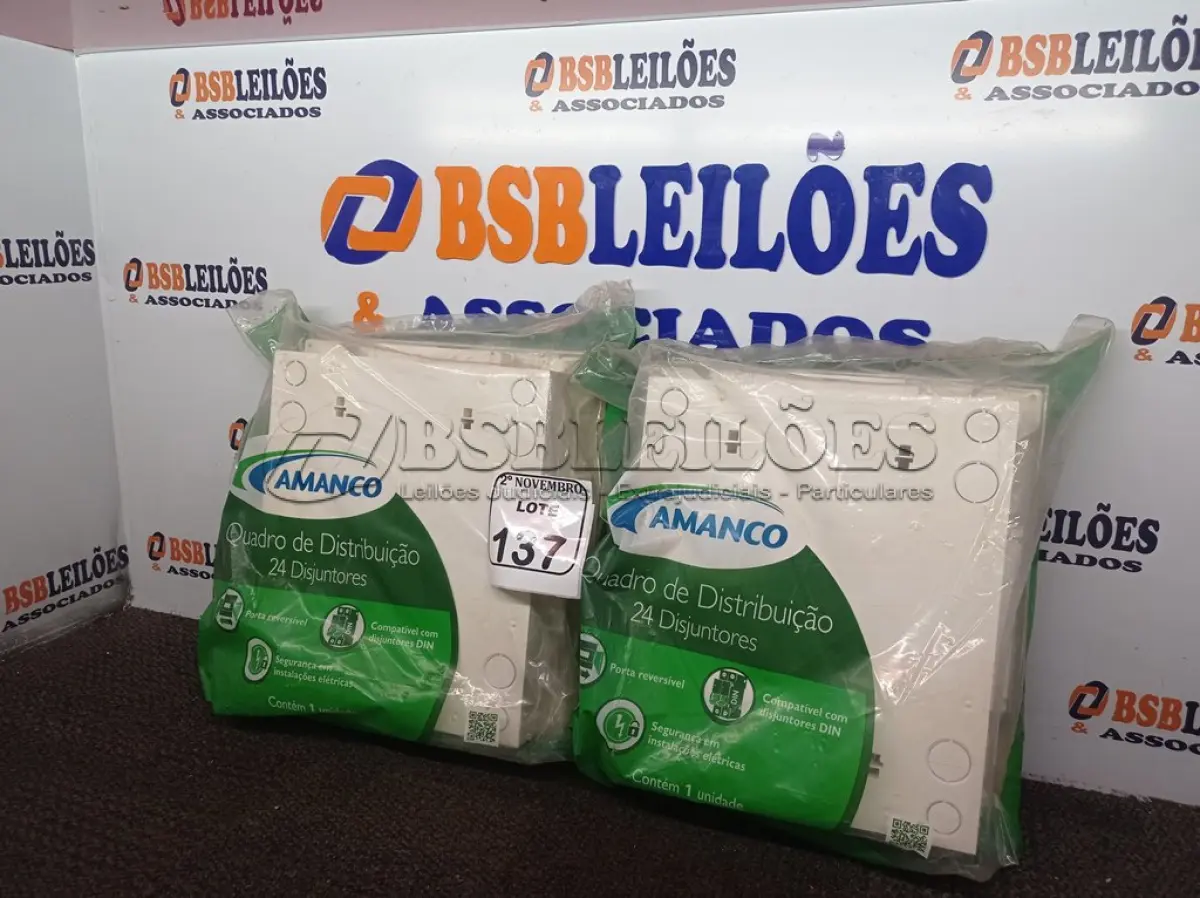 LOTE 137 - 02 QUADROS DE DISTRIBUIÇÃO COMPATÍVEL ATÉ 24 DISJUNTORES MARCA AMANCO(NOVO). (NO ESTADO) ATENÇÃO! FAZER A VISITAÇÃO ANTES DE ARREMATAR, NÃO SABEMOS SE FUNCIONA. LEILÃO NÃO TEM GARANTIA E NEM DEVOLUÇÃO, SUJEITO A POSSÍVEIS AVARIAS VISÍVEIS/OCULTAS E/OU AUSÊNCIA DE COMPONENTES.
