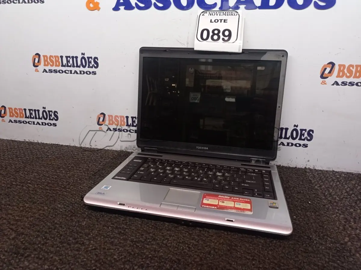 LOTE 089 - 01 NOTEBOOK MARCA TOSHIBA. (NO ESTADO) ATENÇÃO! FAZER A VISITAÇÃO ANTES DE ARREMATAR, NÃO SABEMOS SE FUNCIONA. LEILÃO NÃO TEM GARANTIA E NEM DEVOLUÇÃO, SUJEITO A POSSÍVEIS AVARIAS VISÍVEIS/OCULTAS E/OU AUSÊNCIA DE COMPONENTES.
