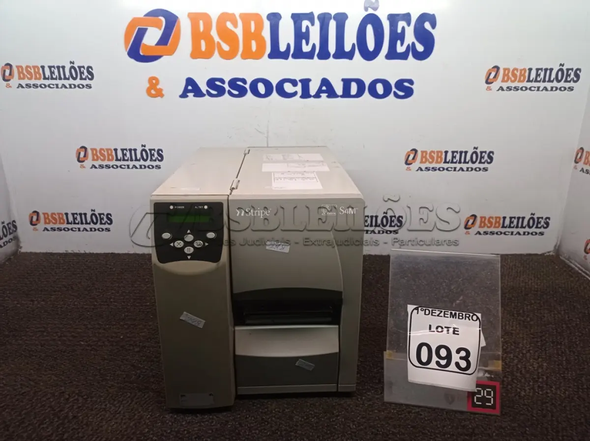 LOTE 093 - 01 IMPRESSORA DE ETIQUETAS MARCA ZEBRA. (NO ESTADO) ATENÇÃO! FAZER A VISITAÇÃO ANTES DE ARREMATAR, NÃO SABEMOS SE FUNCIONA. LEILÃO NÃO TEM GARANTIA E NEM DEVOLUÇÃO, SUJEITO A POSSÍVEIS AVARIAS VISÍVEIS/OCULTAS E/OU AUSÊNCIA DE COMPONENTES.
