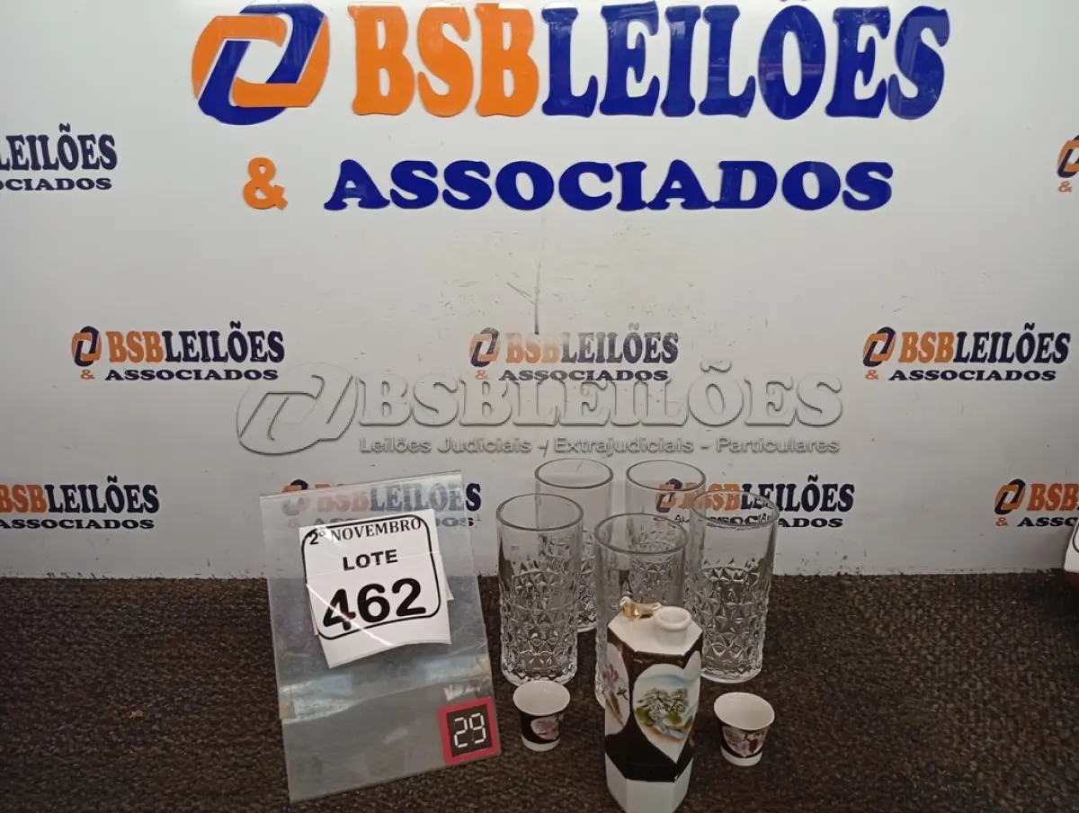 LOTE 462 - 05 COPOS DE VIDRO. (NO ESTADO) ATENÇÃO! FAZER A VISITAÇÃO ANTES DE ARREMATAR, NÃO SABEMOS SE FUNCIONA. LEILÃO NÃO TEM GARANTIA E NEM DEVOLUÇÃO, SUJEITO A POSSÍVEIS AVARIAS VISÍVEIS/OCULTAS E/OU AUSÊNCIA DE COMPONENTES.