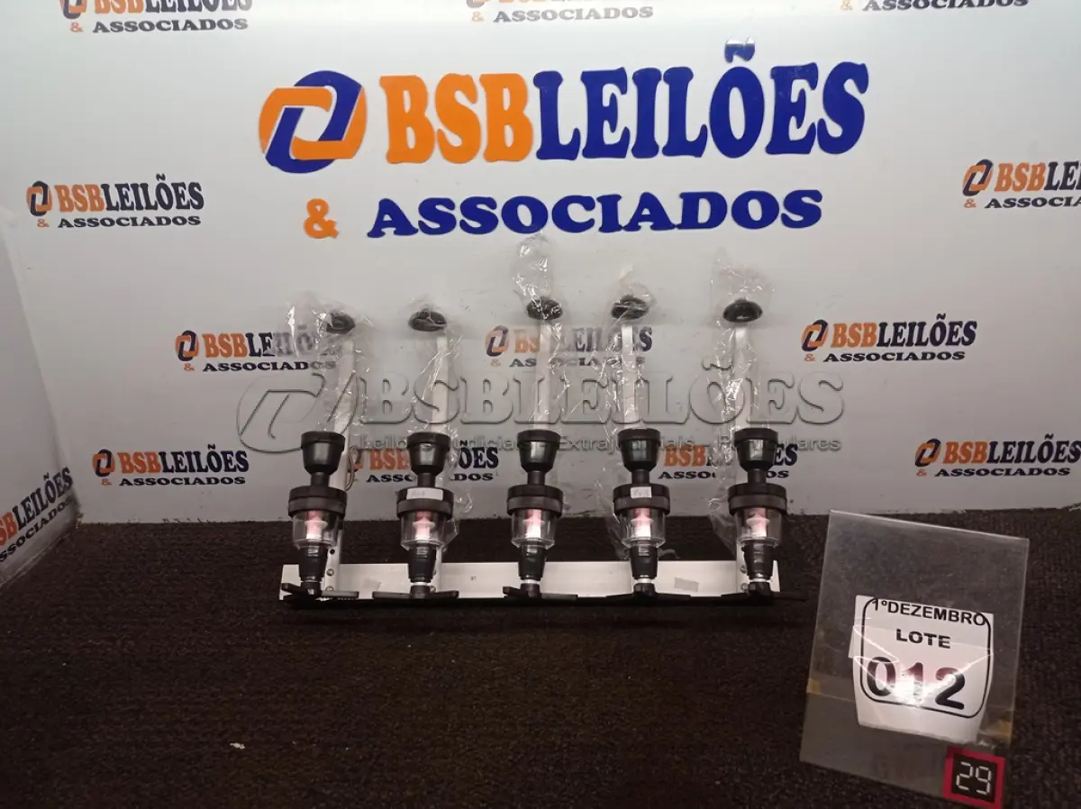 LOTE 012 - 05 DOSADORES DE BEBIDAS. (NO ESTADO) ATENÇÃO! FAZER A VISITAÇÃO ANTES DE ARREMATAR, NÃO SABEMOS SE FUNCIONA. LEILÃO NÃO TEM GARANTIA E NEM DEVOLUÇÃO, SUJEITO A POSSÍVEIS AVARIAS VISÍVEIS/OCULTAS E/OU AUSÊNCIA DE COMPONENTES.